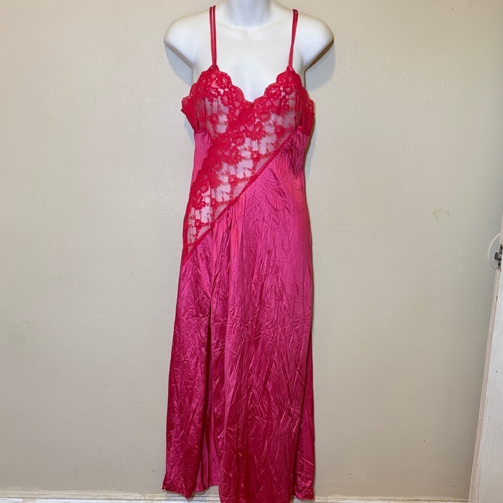 Elegant Pink Lace Chemise